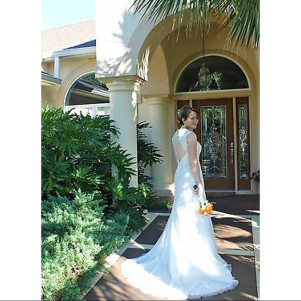 David’s Bridal Ivory Lace wedding dress